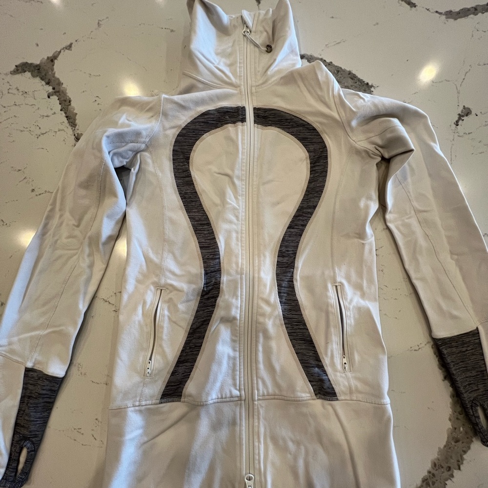 Lululemon jacket size 2!!